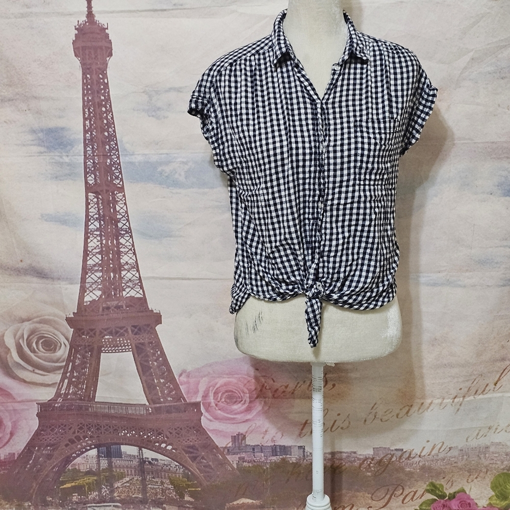 American Eagle Outfitters Black and White Checkered Button Down Shirt